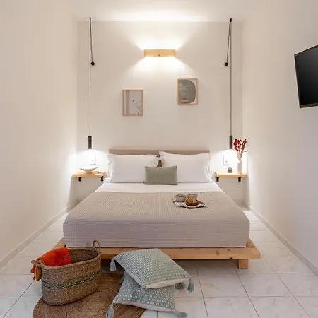 Capella Skiathos, Town *