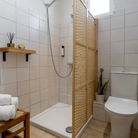 Capella Skiathos, Town مدينة سكياثوس