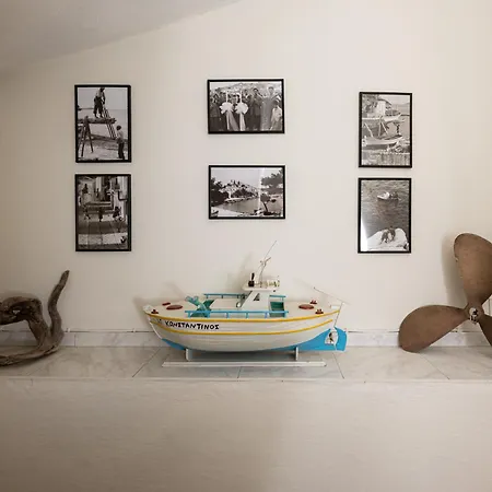 Capella Skiathos, Town مدينة سكياثوس