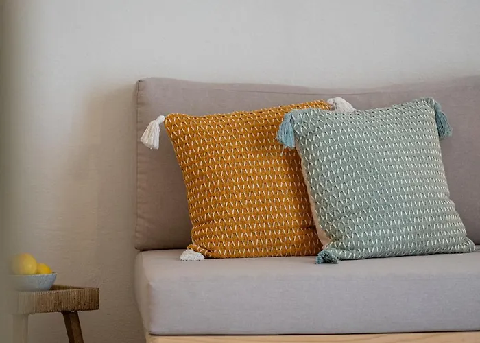 Capella Skiathos, Town