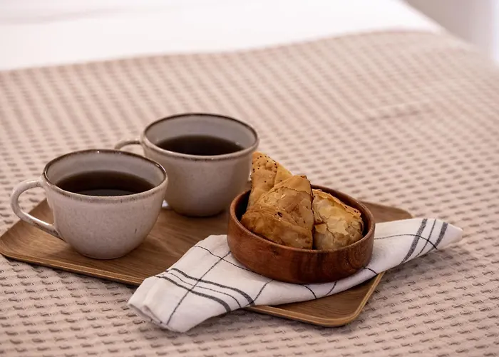 Capella Skiathos, Town