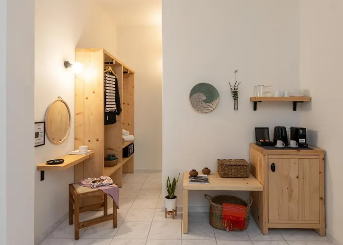 Capella Skiathos, Town Guest house